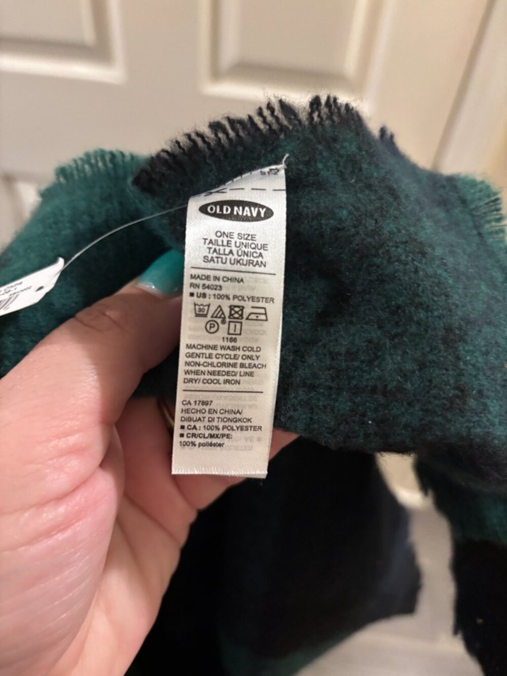 Old Navy Black Watch Tartan Plaid Flannel Blanket Scarf ~ NWT - Picture 3 of 3